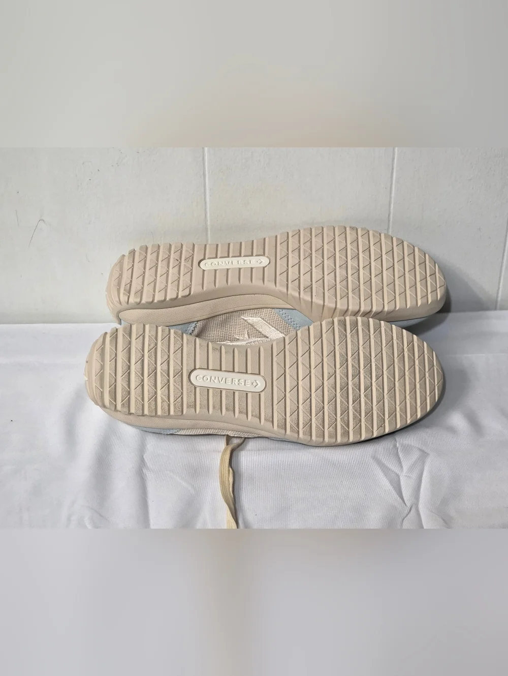 Converse Run Star Trainer With Classic Star Chevron Logo Womens Size 9 Mens 7.5